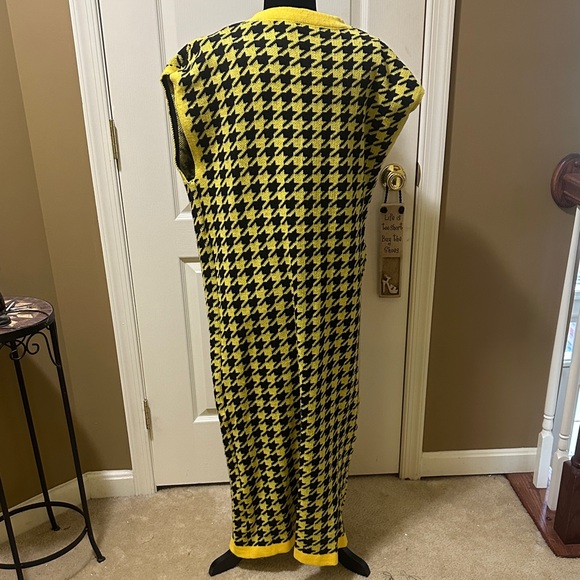 Yellow and Black Houndstooth Vest - Picture 2 of 3